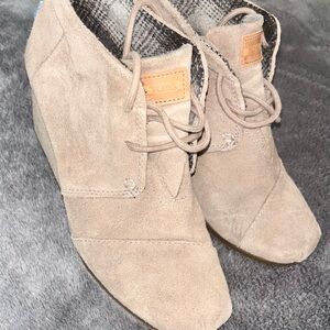 Toms Women's Tan Suede Ankle Booties